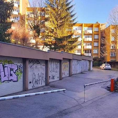 Quiet With Workspace In Location Sarajevo